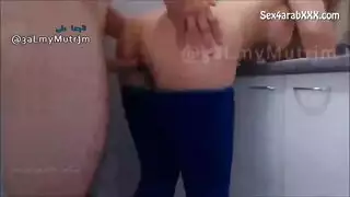 الأم الزوجة المشاغبة مكشوفة، الابن الزوجي يملأ مهبلها بالسائل المنوي