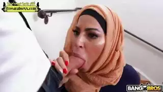 ثلاثي عائلي: صديق ينك الأم والأخت في مشهد إباحي