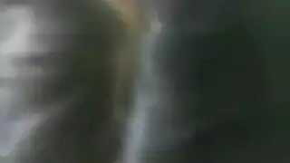 قبلات مهبل مبللة في علاقة ثلاثية سحاقية مثيرة