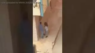 قذف داخلي حاد في العلن: عربي ينيح صديقته