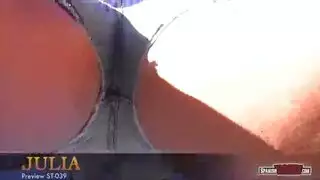 ‫كسي صغير في العشرين ينتظر قضيب الأب الأكبر سنًا‬