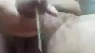 مصري ينزل جوة