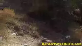 بنات معه حيونات الخنزير
