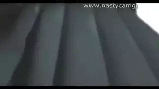 فتاة آسيوية خجولة تأخذ قضيبًا غليظًا
