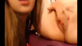 ثالوث مراهقين يعتني بأعمق رغبات أصدقائهم المخلصين