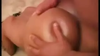 لقد فتحت مكانها الجديد للتو وتم تثبيت فرجها