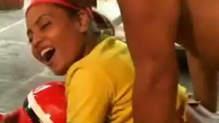 قضيب الرجل العجوز يقدم شرجًا عميقًا وخشنًا