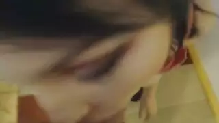 حركة تلميذة بمفردها: تلمس وتئن