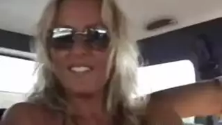 شقراء مغرية تركب بعنف في وضع الفارسة بإباحية صريحة