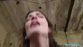 إنها تحتاج إلى المال لتعطيك بوسها