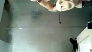 ولد ينيك قرد