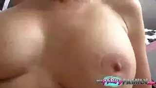 جميلة كبيرة الثديين تمص وتضاجع في فيلم إباحي صريح