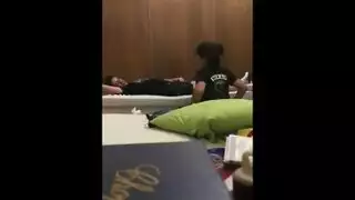 فتاة بتعمل فيديو لحبيبها