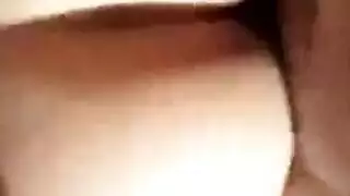 الإستمناء فوق مؤخرة حبيبتي