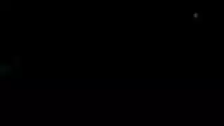 ولد يقفش اموو وخلتو يسحقون في بعض