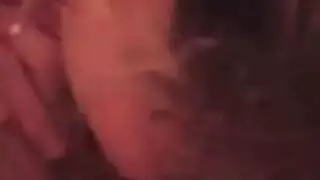 سحاق فتاتين على الدرج