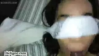 الأبنوس في سن المراهقة الهواة مع الثدي الطبيعية مما يطرح على السرير الأبنوس في سن المراهقة الهواة مع الثدي الطبيعية مما يطرح على السرير