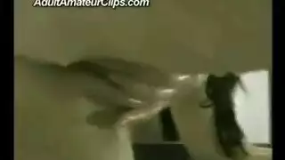 الهواة امرأة سمراء فتاة تلويها خطف بلطف. الهواة امرأة سمراء فتاة تلويها خطف بلطف.